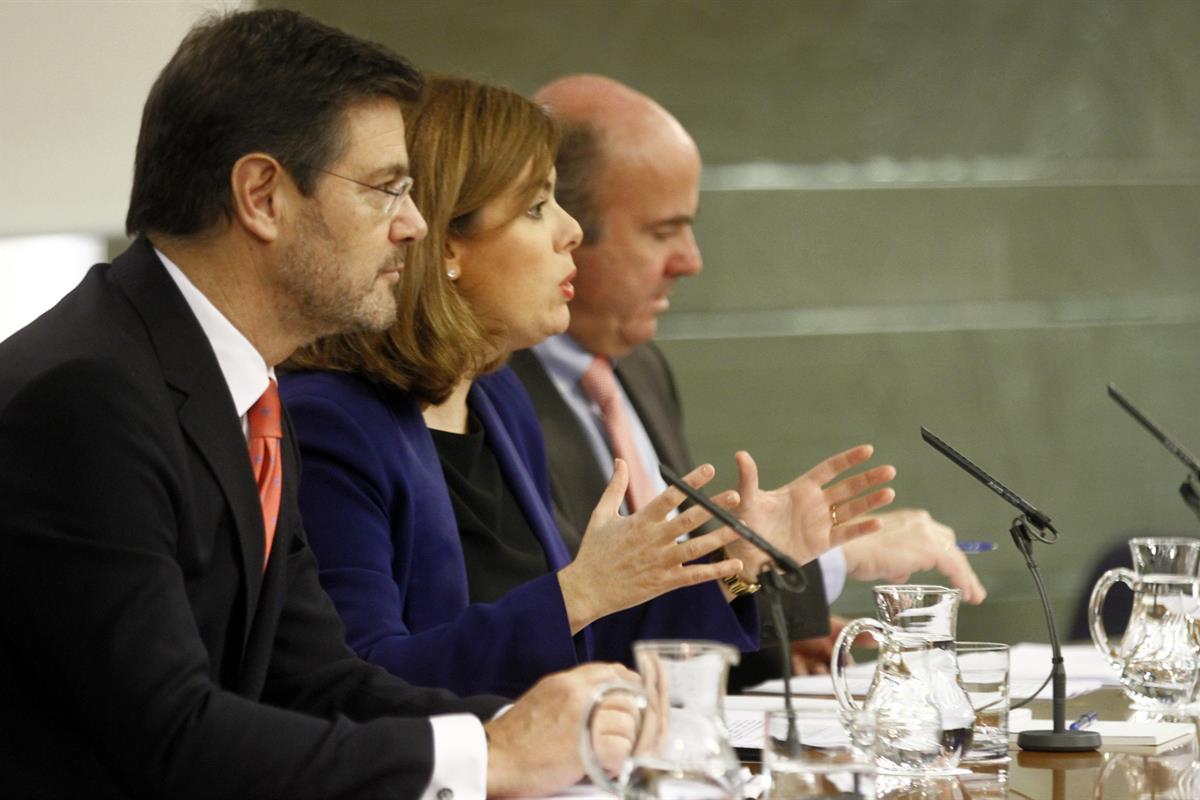 27/02/2015. Consejo de Ministros: Sáenz de Santamaría, Catalá y De Guindos. La vicepresidenta del Gobierno, ministra de la Presidencia y por...
